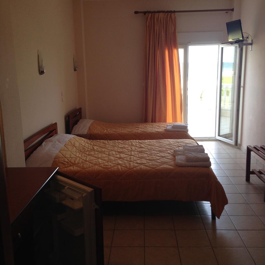 Hotel Akrogiali Korinós エクステリア 写真