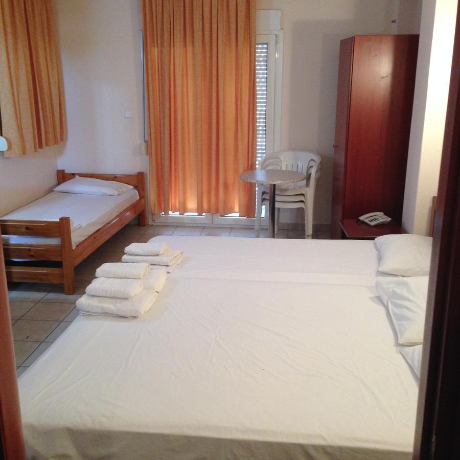 Hotel Akrogiali Korinós エクステリア 写真