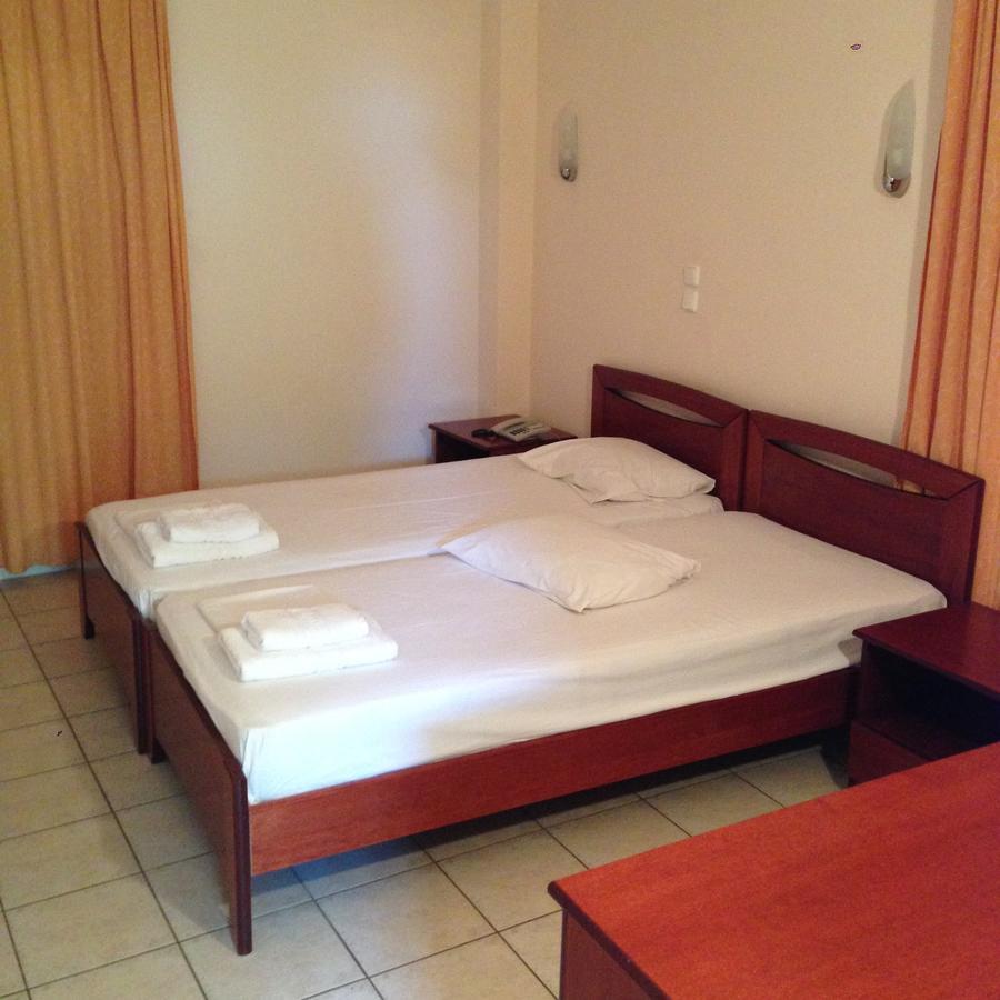 Hotel Akrogiali Korinós エクステリア 写真