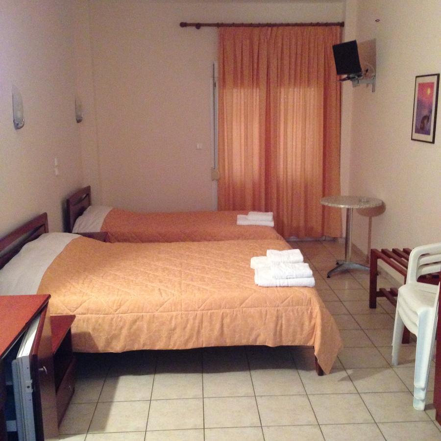 Hotel Akrogiali Korinós エクステリア 写真