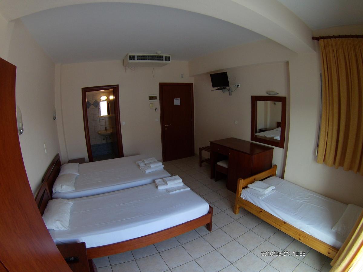 Hotel Akrogiali Korinós エクステリア 写真