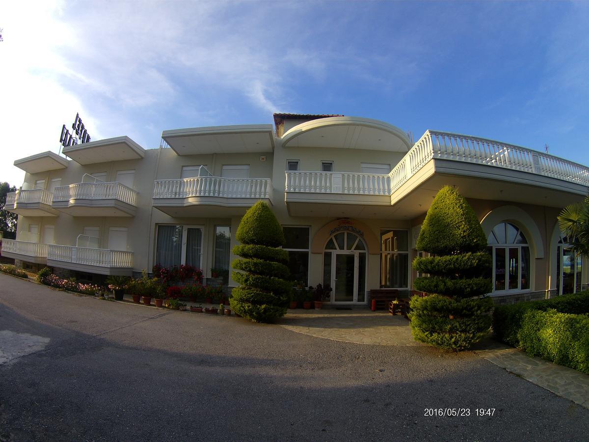 Hotel Akrogiali Korinós エクステリア 写真