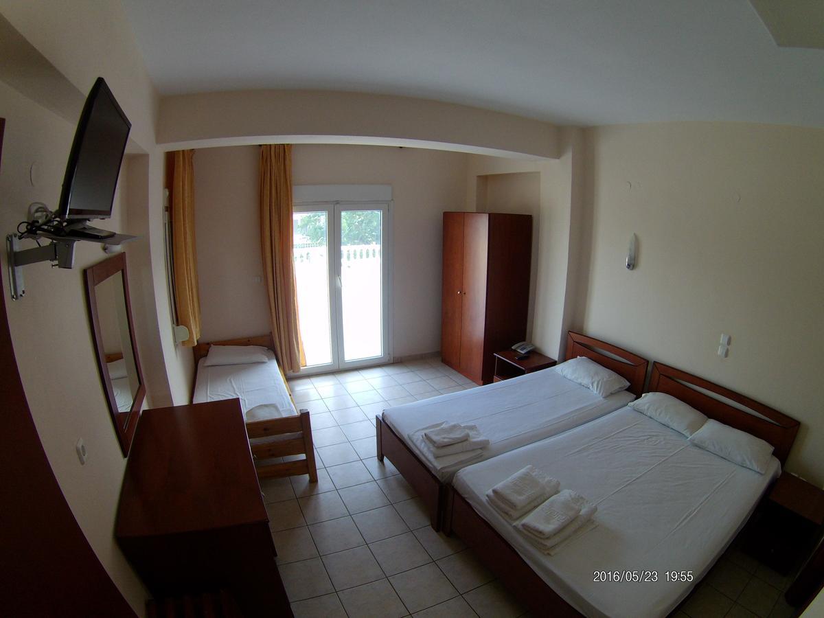 Hotel Akrogiali Korinós エクステリア 写真