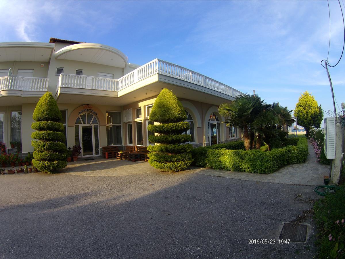 Hotel Akrogiali Korinós エクステリア 写真