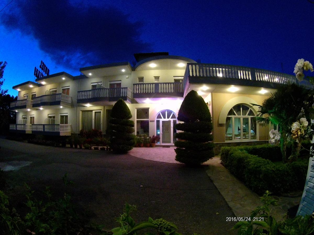 Hotel Akrogiali Korinós エクステリア 写真