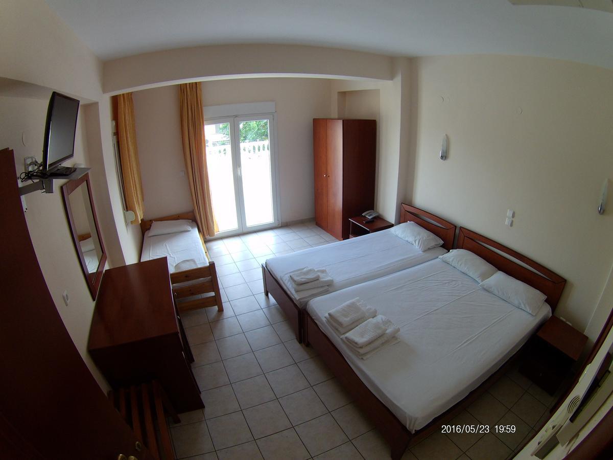 Hotel Akrogiali Korinós エクステリア 写真