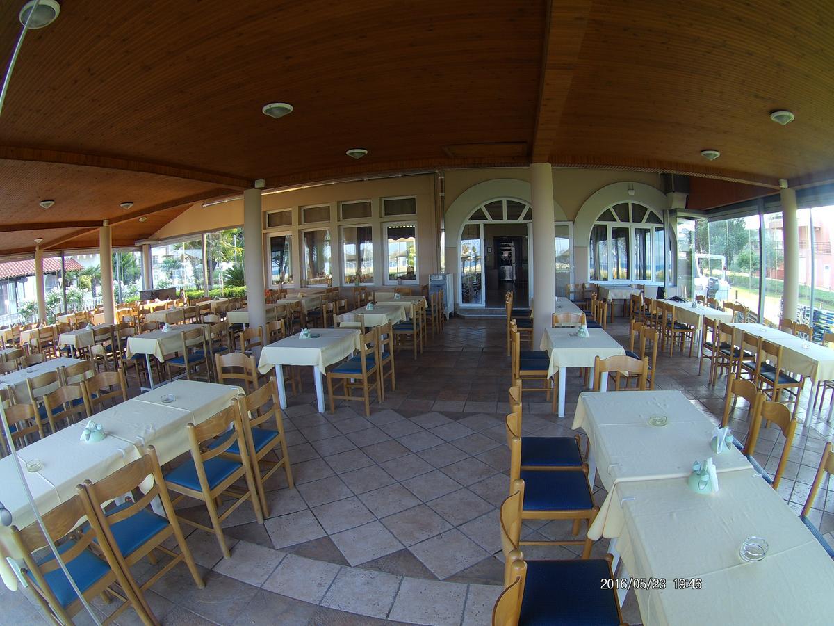 Hotel Akrogiali Korinós エクステリア 写真