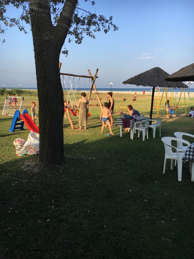 Hotel Akrogiali Korinós エクステリア 写真