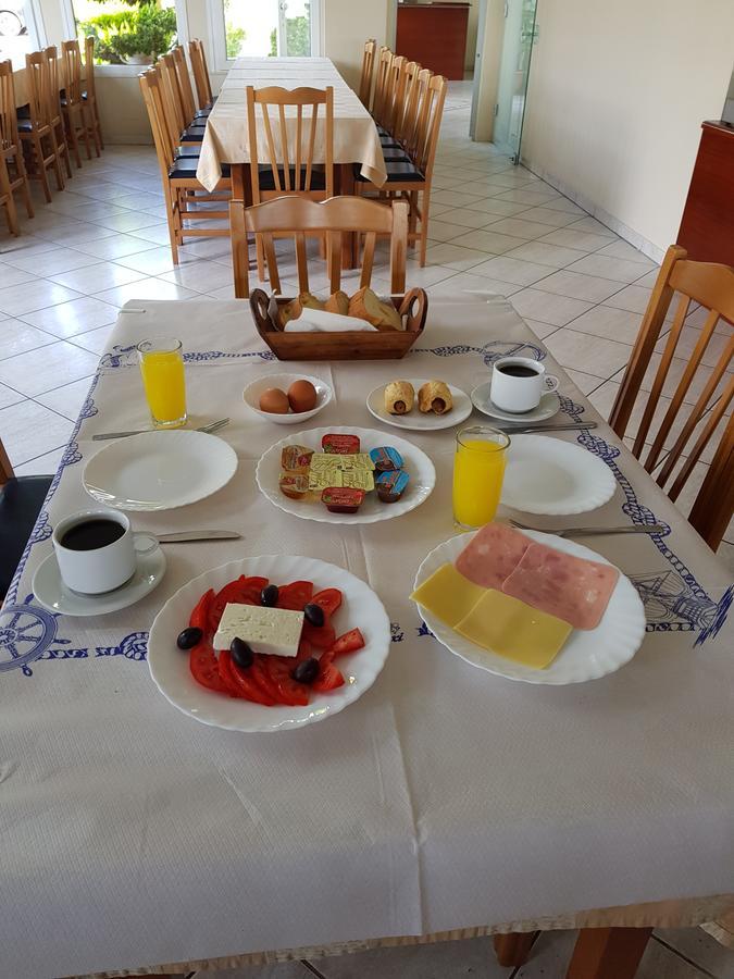 Hotel Akrogiali Korinós エクステリア 写真